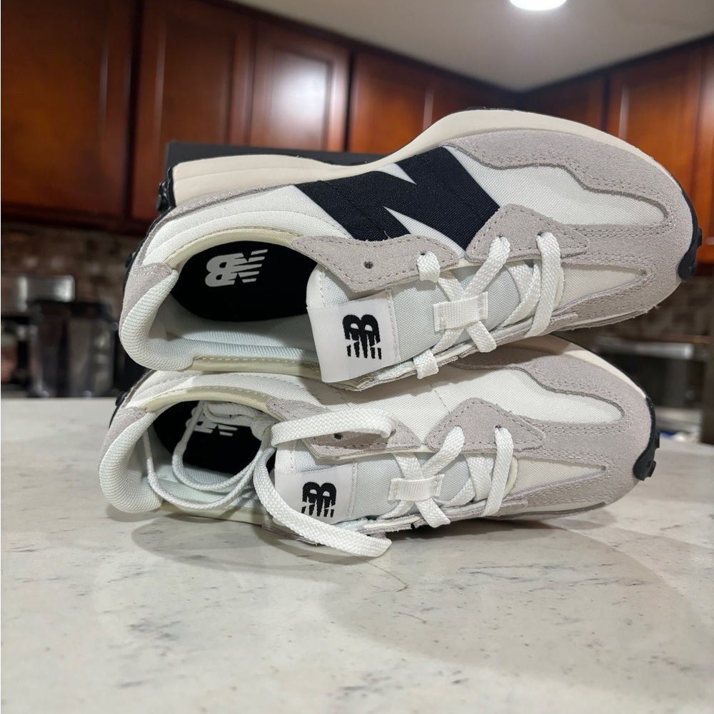 New Balance 327 White/Black Sea Salt Grey PS327FE  (PS) Size Unisex Kids NWB - Picture 11 of 16